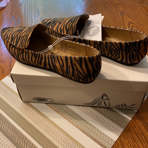 A new day - light brown/Micah tiger print flats with memory foam cushioning - Picture 3 of 10